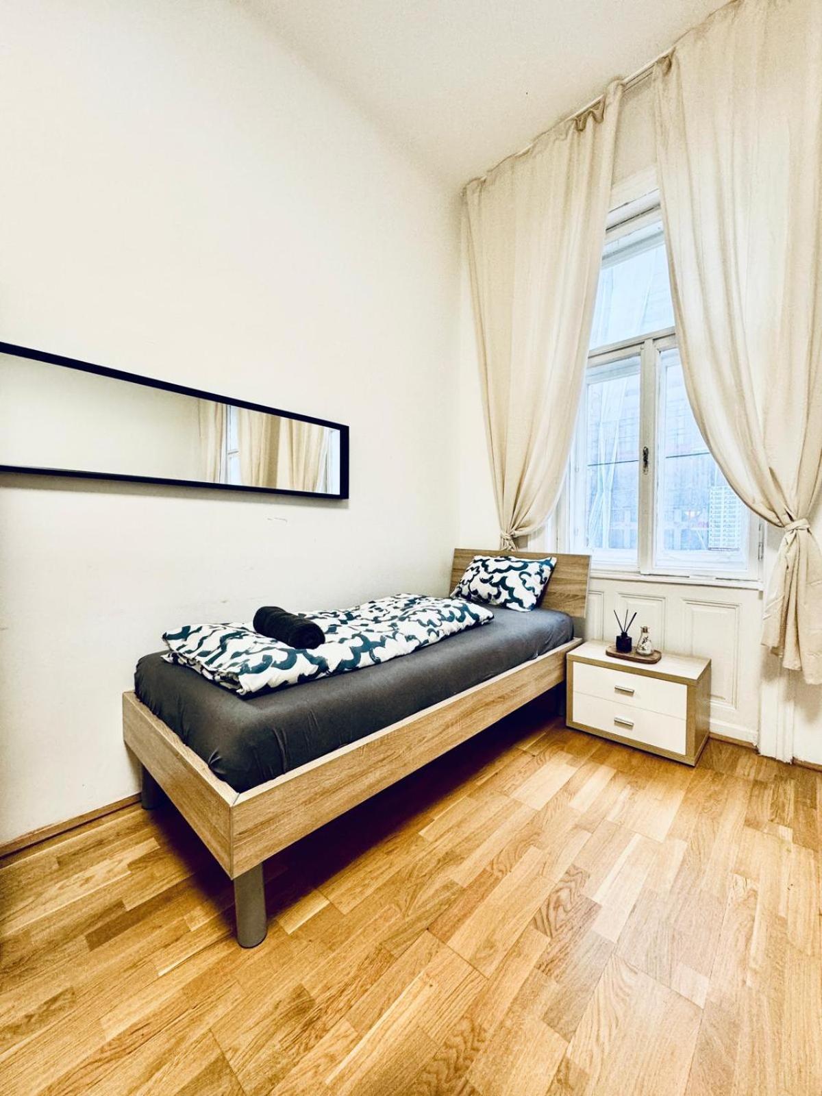 Comfy 1br For 4, 10min Transport To Stadthalle Apartment