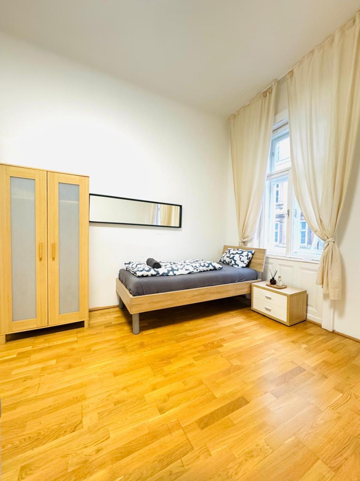 Apartment Comfy 1br For 4, 10min Transport To Stadthalle