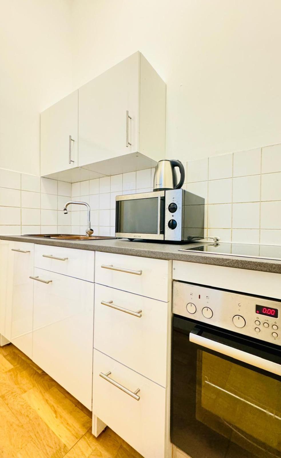 Apartment Comfy 1br For 4, 10min Transport To Stadthalle *